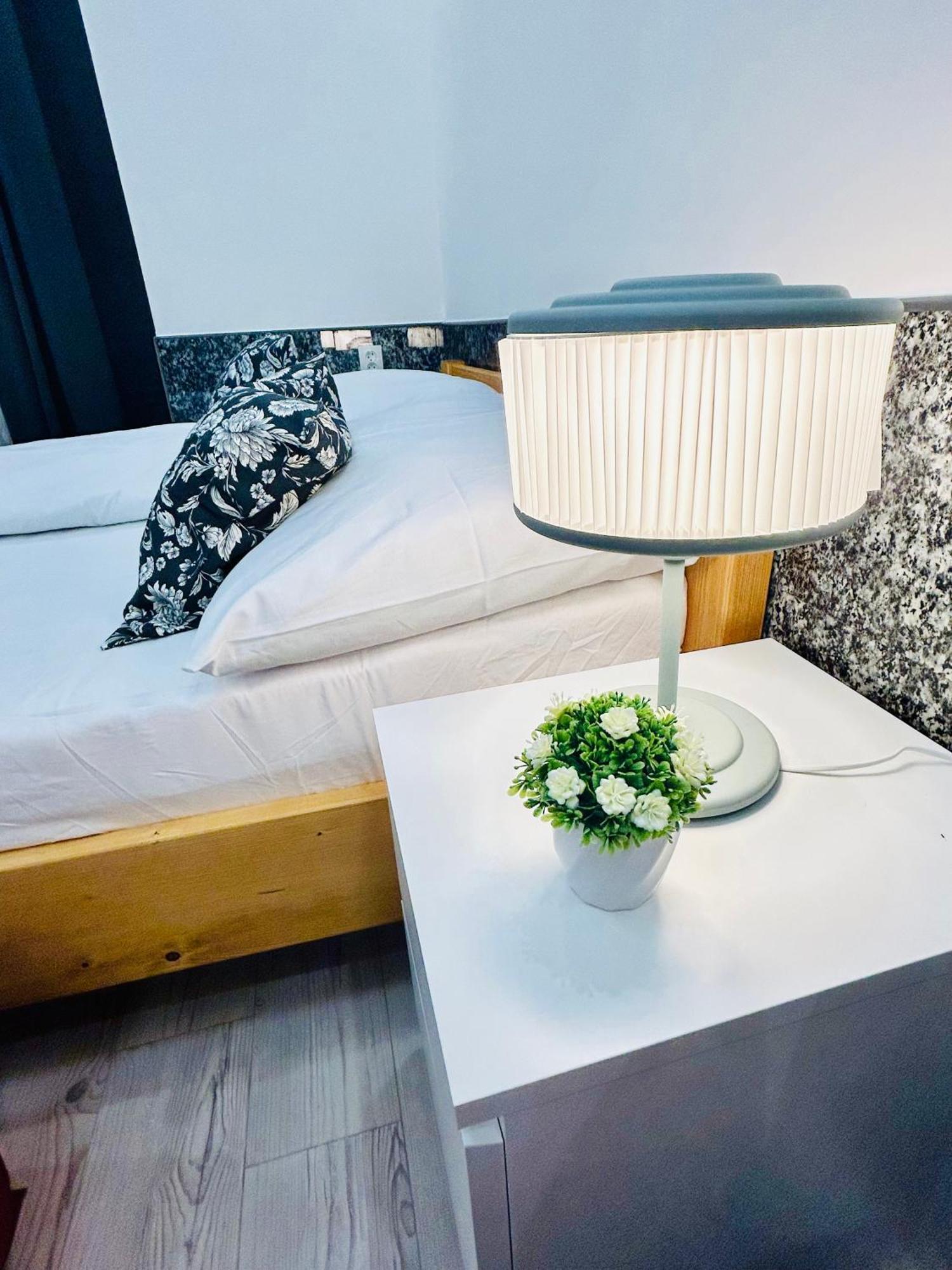 Modern Spacious Apartment In Center Praga Zewnętrze zdjęcie